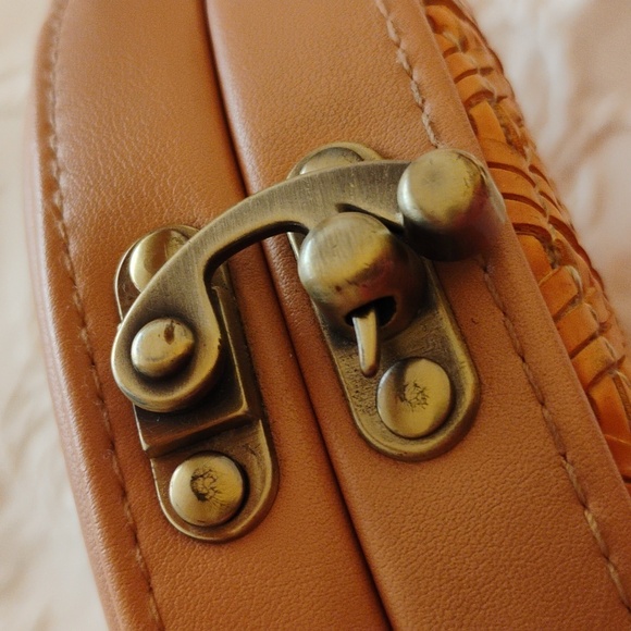 Street Level Woven Style Round Purse - Picture 5 of 7